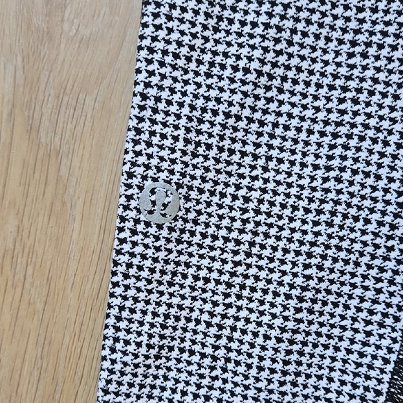 Lululemon Speed Up Tight *Full-On Luxtreme Teeny Tooth White Black Leggings Sz 2 - Picture 9 of 12